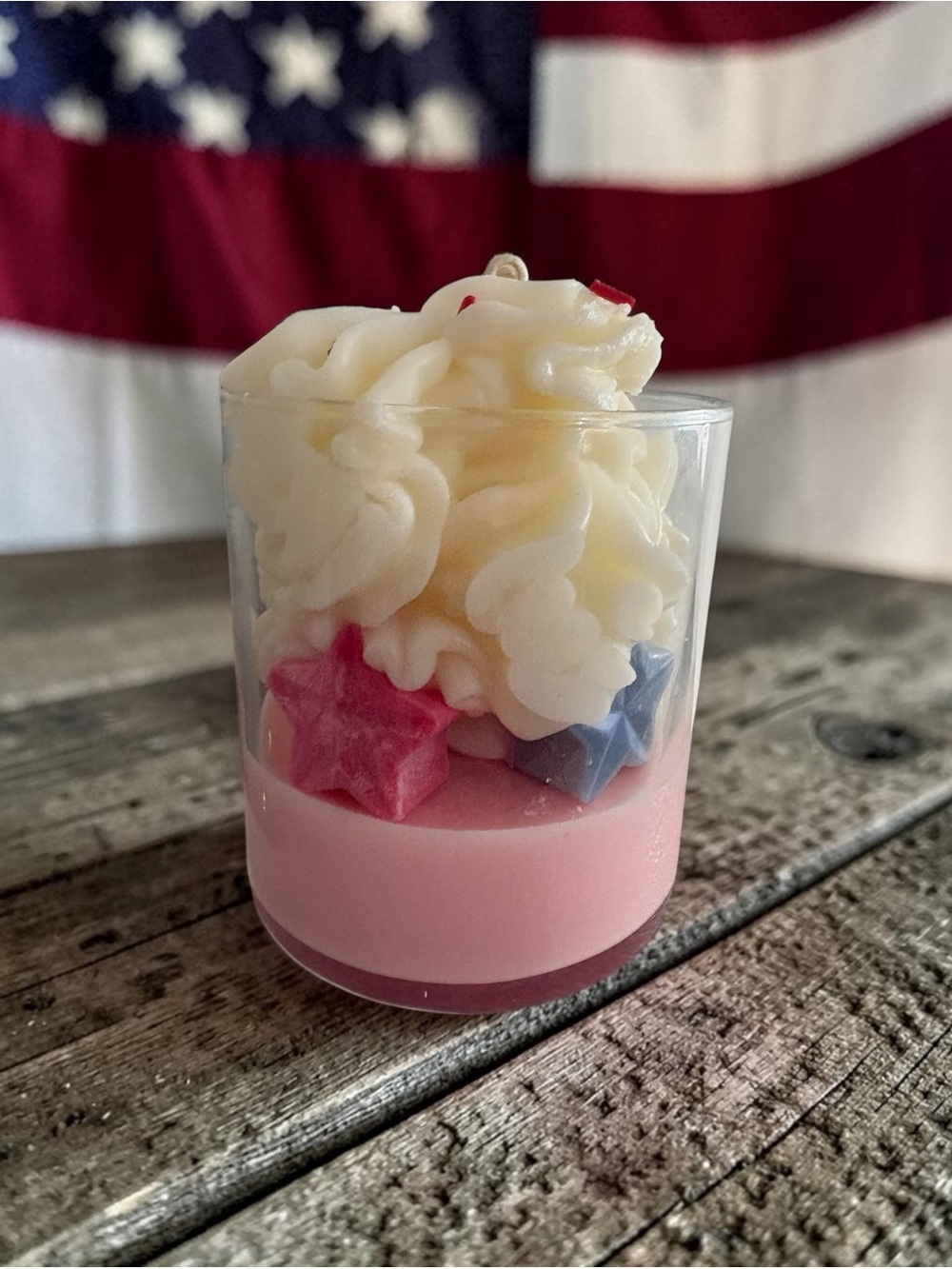 Patriotic Celebration 16 oz Candle vanilla cake pop with very vanilla scent